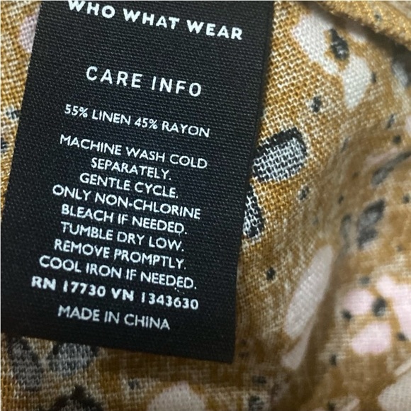 Who What Wear 
Floral Linen Blend 
Tank Top - Picture 4 of 4